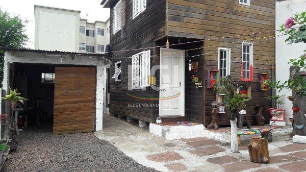 Sobrado para Venda - 280m², 4 dormitórios, 4 vagas - Cavalhada