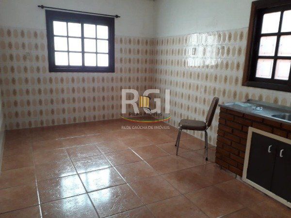 Casa em Porto Alegre, no bairro Espírito Santo, com 2 dormitório(s), e 2 banheir