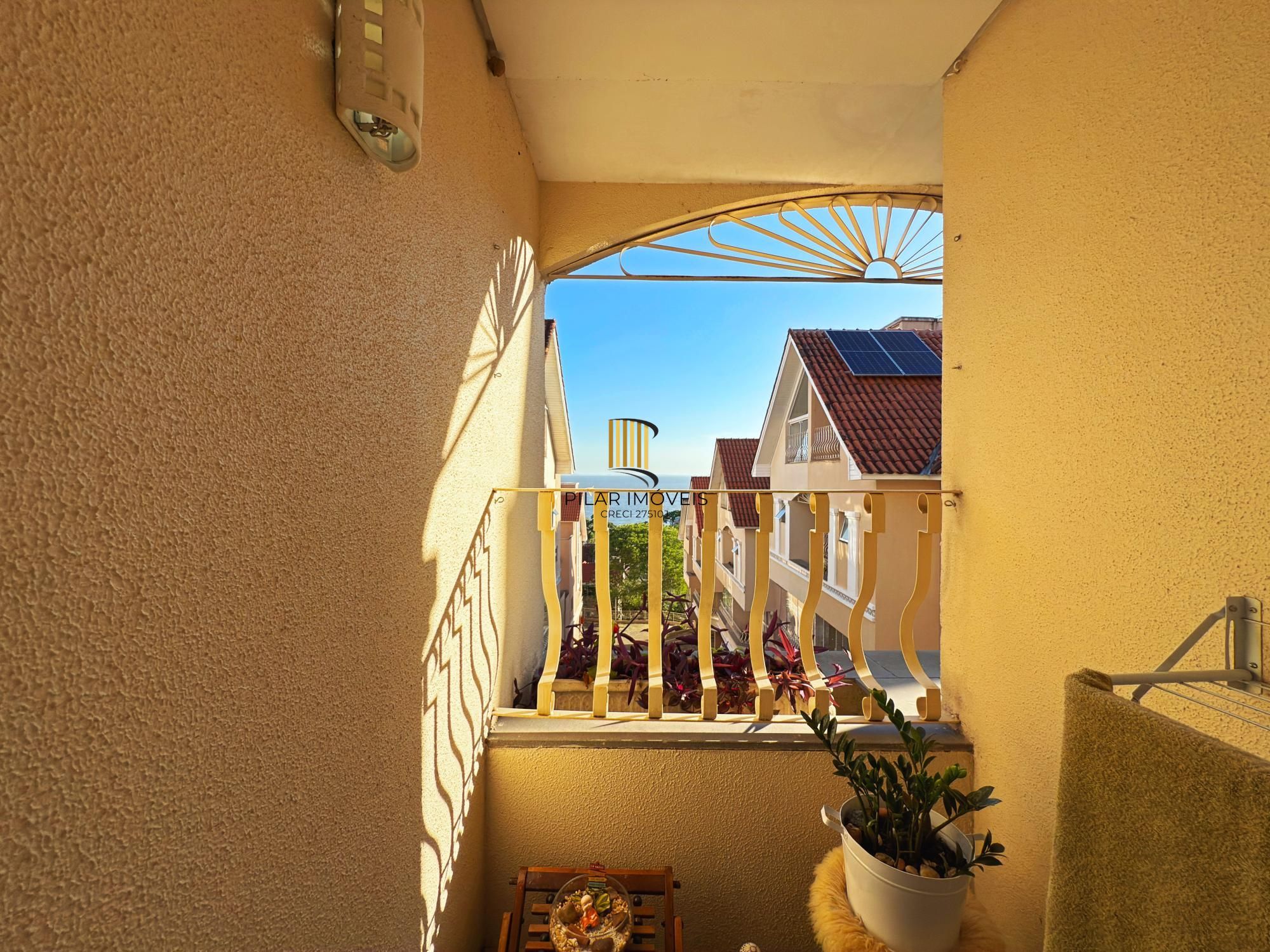 Casa de Condomínio 3 dormitórios no bairro Pedra Redonda