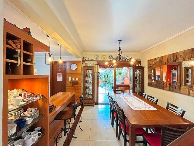 Ótima Residência com 3 dormitórios á venda no Bairro Ipanema.