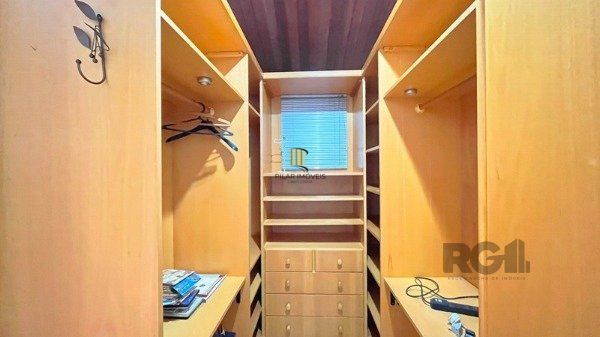 Casa em Porto Alegre, no bairro Ipanema, com 3 dormitório(s), e 3 banheiros