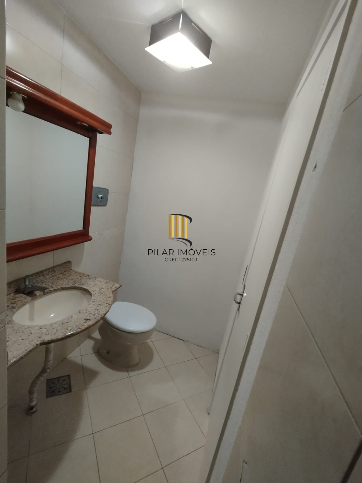 Apartamento 2 dormitórios, closet, 2 banheiros, dep. empregada vista, para o Gua