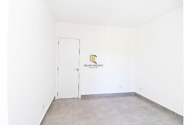 Casa em Porto Alegre, no bairro Hípica, com 2 dormitório(s), e 2 banheiros, à ve