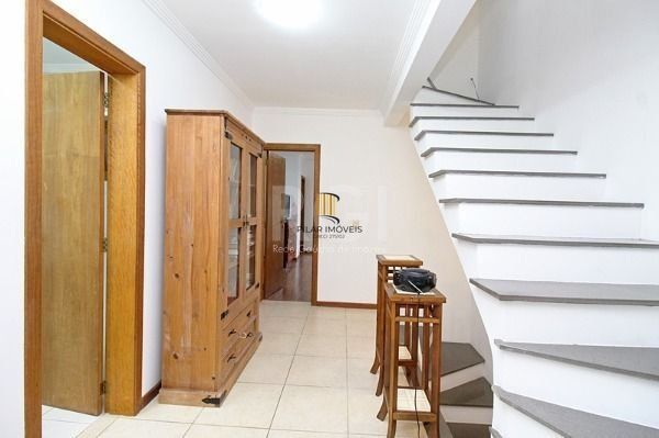 Casa em Porto Alegre, no bairro Espírito Santo, com 3 dormitório(s), à venda.