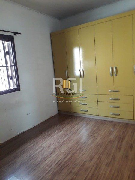 Casa em Porto Alegre, no bairro Espírito Santo, com 2 dormitório(s), e 2 banheir