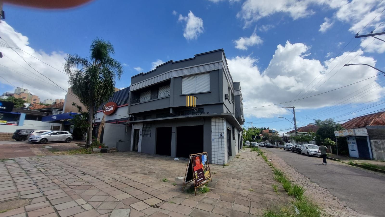 Ótimo prédio comercial no coração da Tristeza.