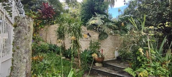 Casa em Porto Alegre, no bairro Jardim Isabel, com 5 dormitório(s), e 5 banheiro