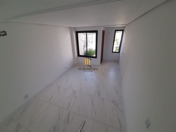 Sobrado em Porto Alegre, no bairro Aberta dos Morros, com 2 dormitório(s), e 2 b