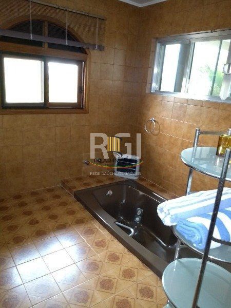 Casa para Venda - 741m², 5 dormitórios, sendo 3 suites, 9 vagas - Espirito Santo