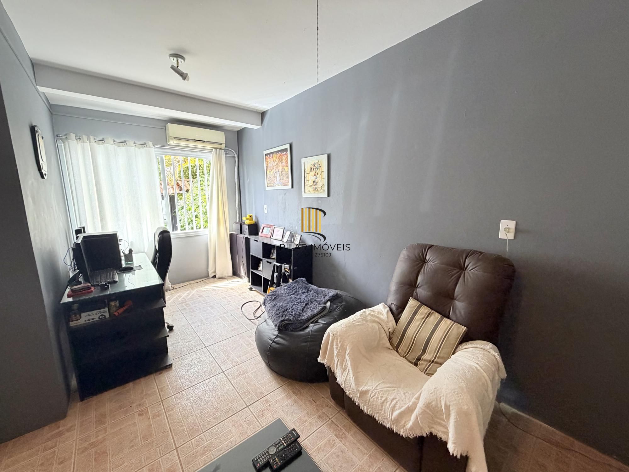 Casa 4 dormitórios no bairro Serraria