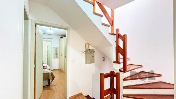 Casa em Porto Alegre, no bairro Ipanema, com 3 dormitório(s), e 3 banheiros, à v