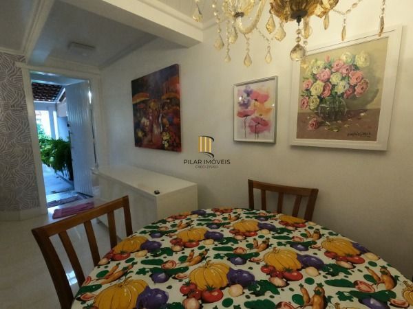 Sobrado em Porto Alegre, no bairro Hípica, com 3 dormitório(s), e 3 banheiros, à