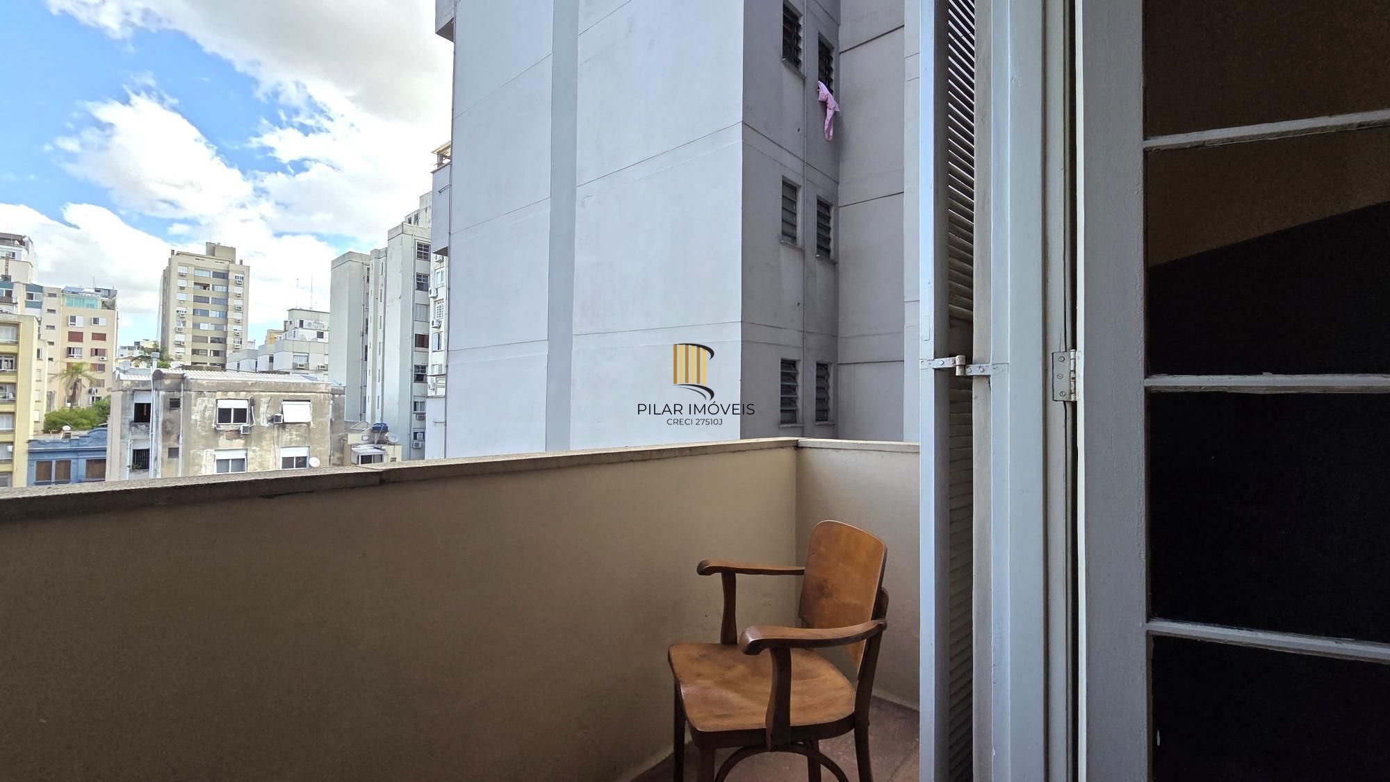 Excelente apartamento semi mobiliado com 87m2 e 2 dormitórios.