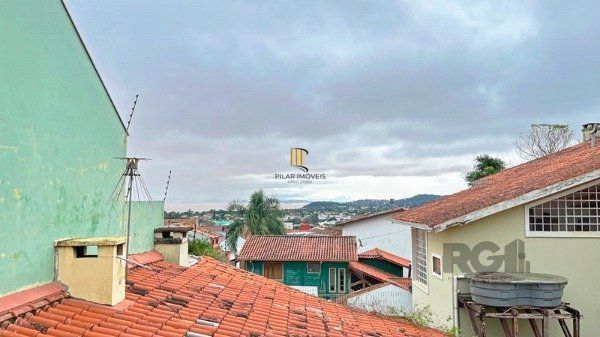Casa em Porto Alegre, no bairro Ipanema, com 3 dormitório(s), e 3 banheiros