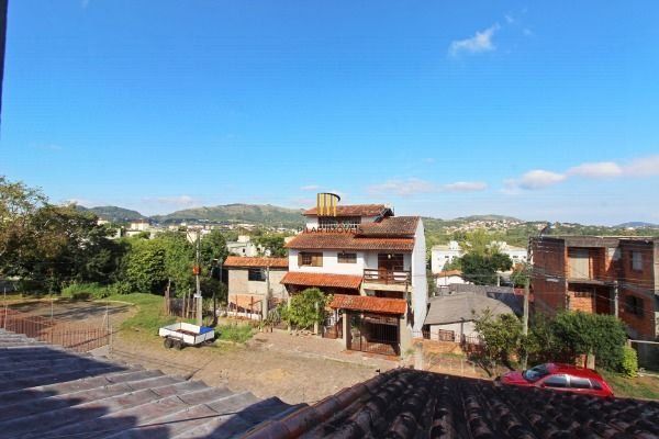 Sobrado em Porto Alegre, no bairro Vila Nova, com 3 dormitório(s), e 3 banheiros
