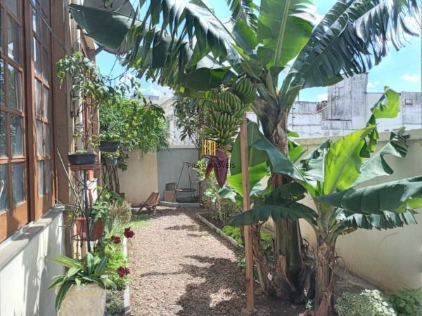 Casa para Venda - 228m², 4 dormitórios, sendo 2 suites, 3 vagas - Medianeira