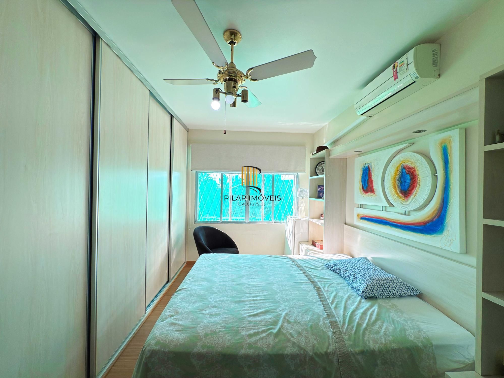 Ótima residência com 4 dormitórios, lareira e piscina no coração do bairro Tristeza.