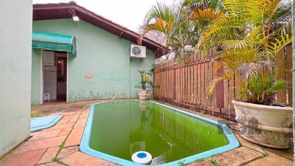 Casa em Porto Alegre, no bairro Ipanema, com 3 dormitório(s), e 3 banheiros
