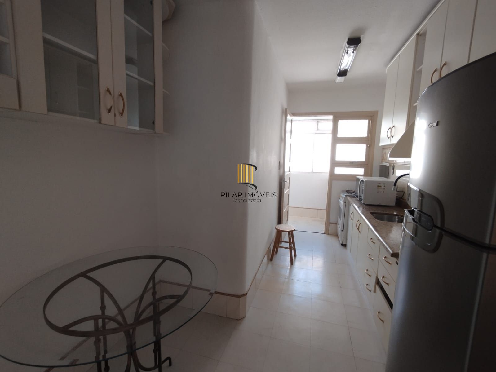 Apartamento 2 dormitórios, closet, 2 banheiros, dep. empregada vista, para o Gua