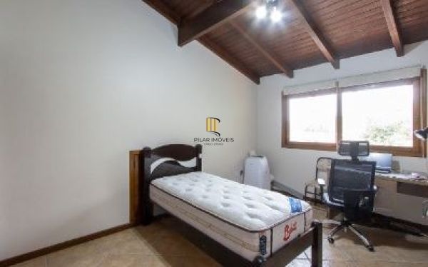 Casa em Porto Alegre, no bairro Ipanema, com 3 dormitório(s), e 3 banheiros, à v