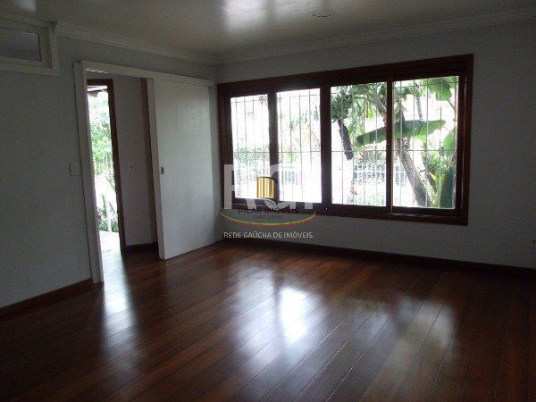 Casa para Venda - 340m², 3 dormitórios, sendo 2 suites, 6 vagas - Jardim Isabel