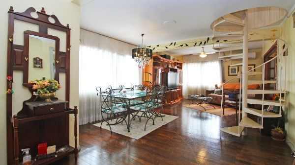 Cobertura em Porto Alegre, no bairro Petrópolis, com 3 dormitório(s), e 3 banhei