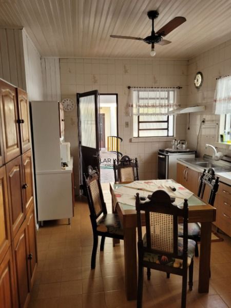 Casa em Porto Alegre, no bairro Cavalhada, com 6 dormitório(s), e 6 banheiros, à