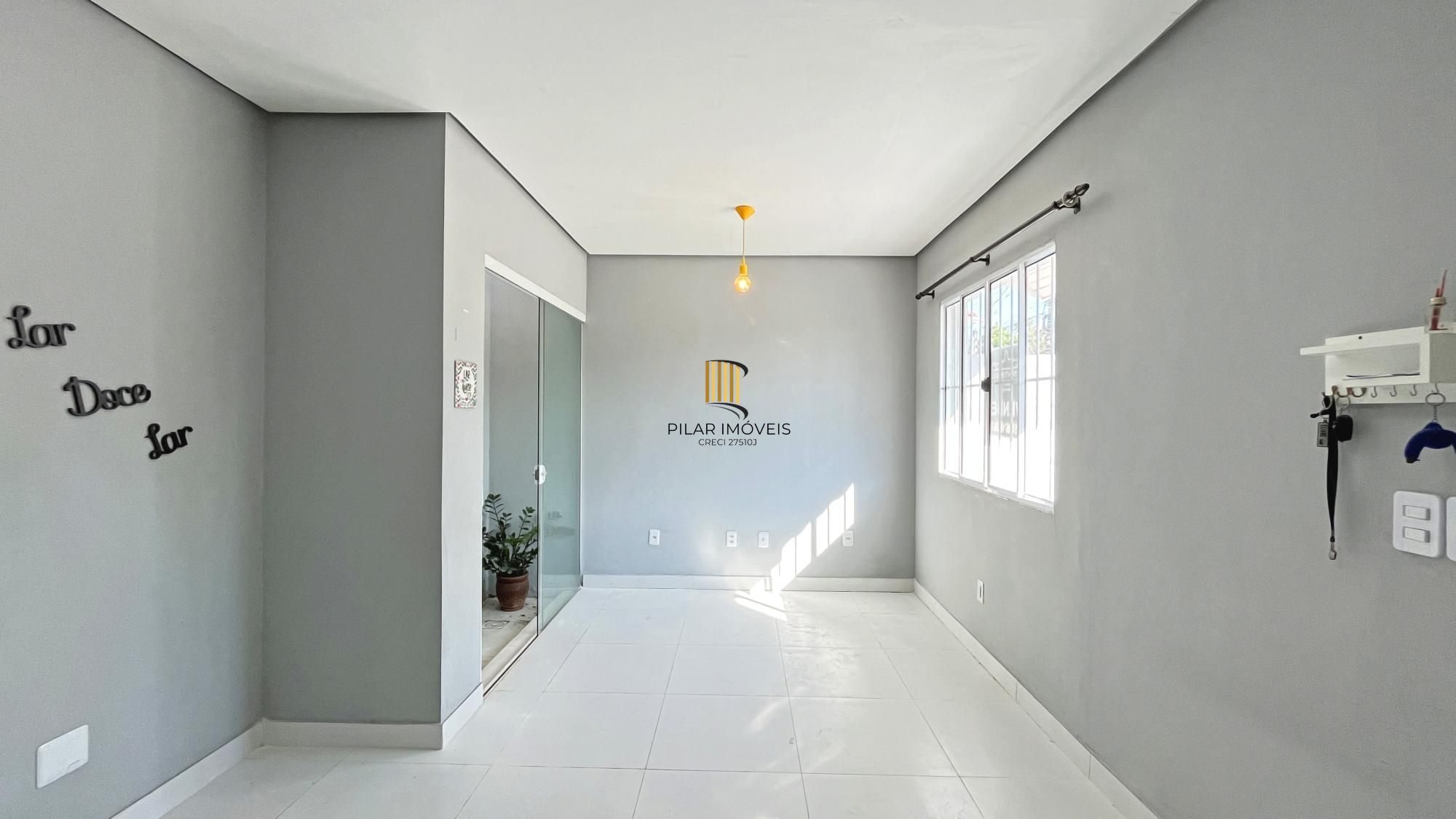 Casa para Venda - 70m², 2 dormitórios, 2 vagas - Hípica