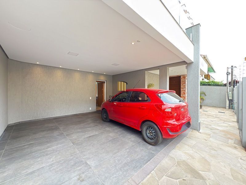 Casa contemporânea, 4 d, sendo 2 suítes, uma no térreo,206 m² , bairro tristeza