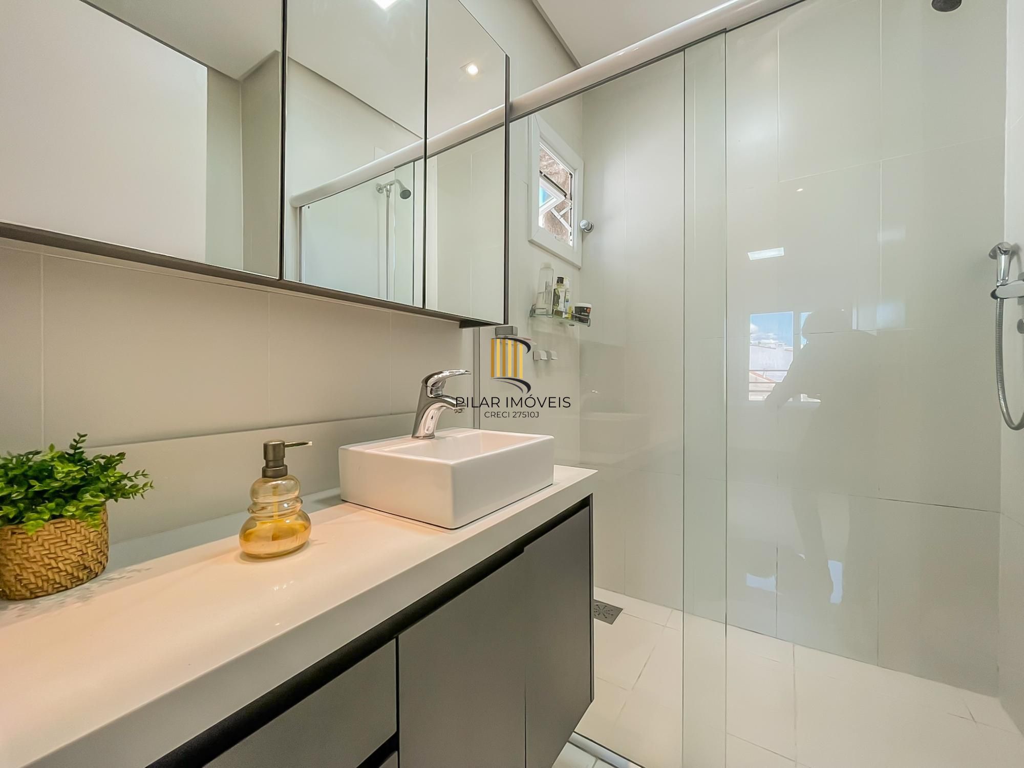 Excelente sobrado em condomínio na Tristeza