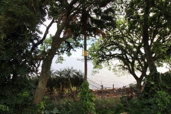 Casa em Porto Alegre, no bairro Pedra Redonda, com 7 dormitório(s), e 7 banheiro