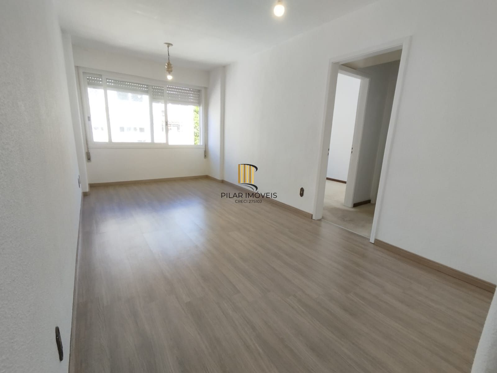 Apartamento 2 dormitórios, closet, 2 banheiros, dep. empregada vista, para o Gua