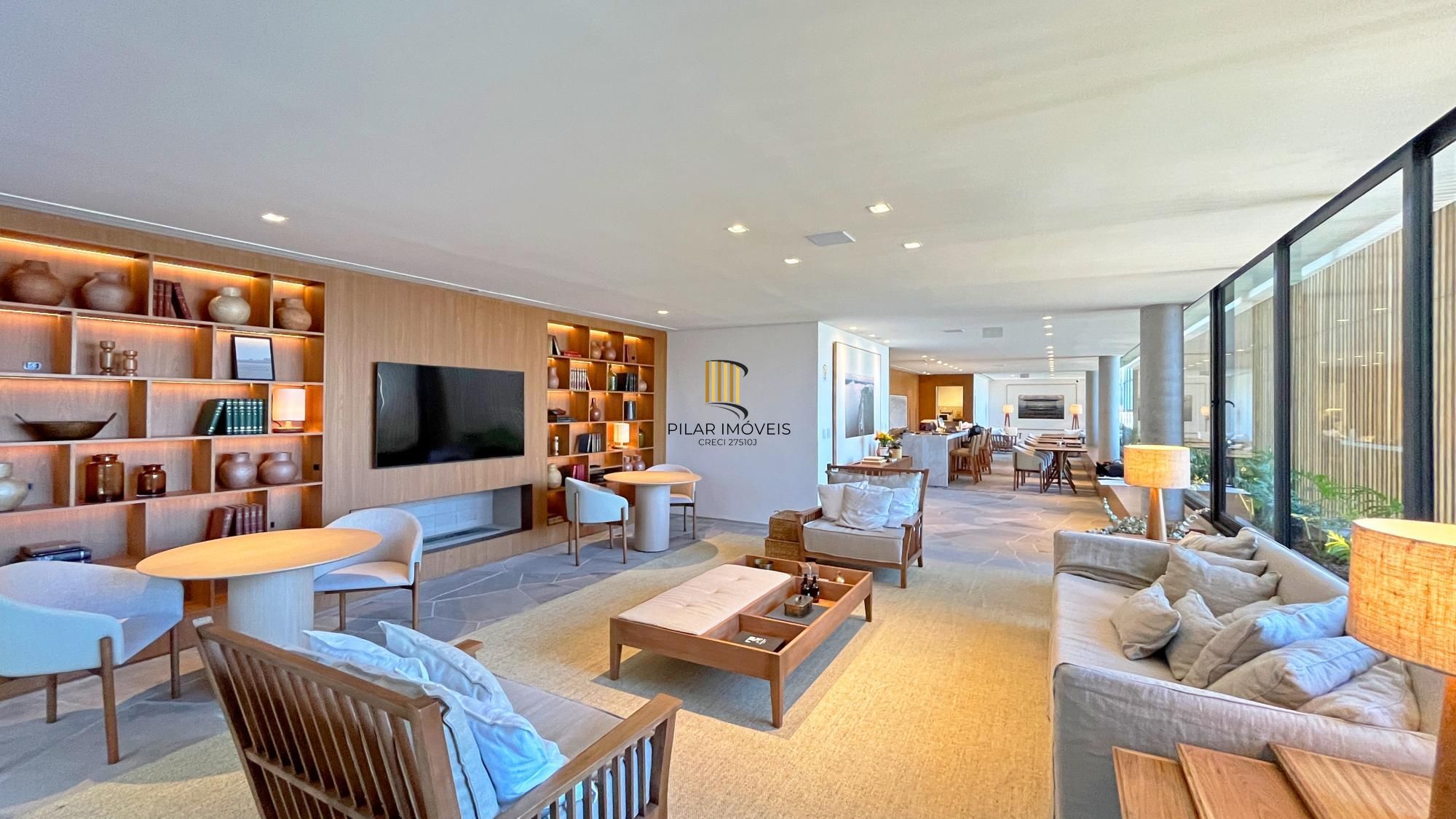 Belíssimo apartamento com 230,6m2, 3 suítes e 4 vagas de garagem. Projeto diferenciado e vista deslumbrante para o pôr do sol do Guaíba.