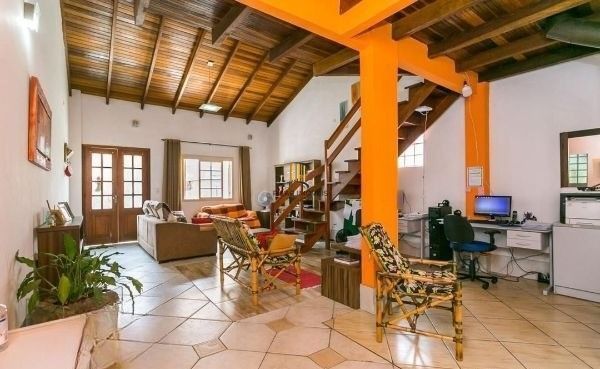 Ótima casa em rua tranquila.