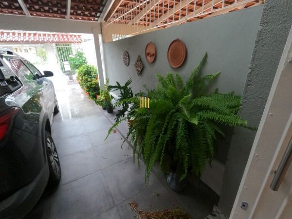 Sobrado em Porto Alegre, no bairro Hípica, com 3 dormitório(s), e 3 banheiros, à