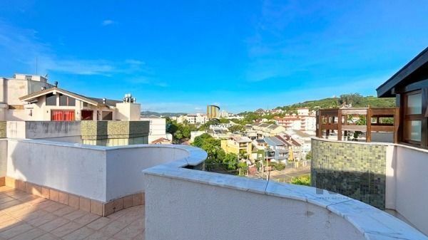 Ótima Cobertura Duplex com 233,00 m² Privativos no Miolo do Bairro Tristeza