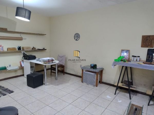 Casa em Porto Alegre, no bairro Vila Nova, com 4 dormitório(s), e 4 banheiros, à