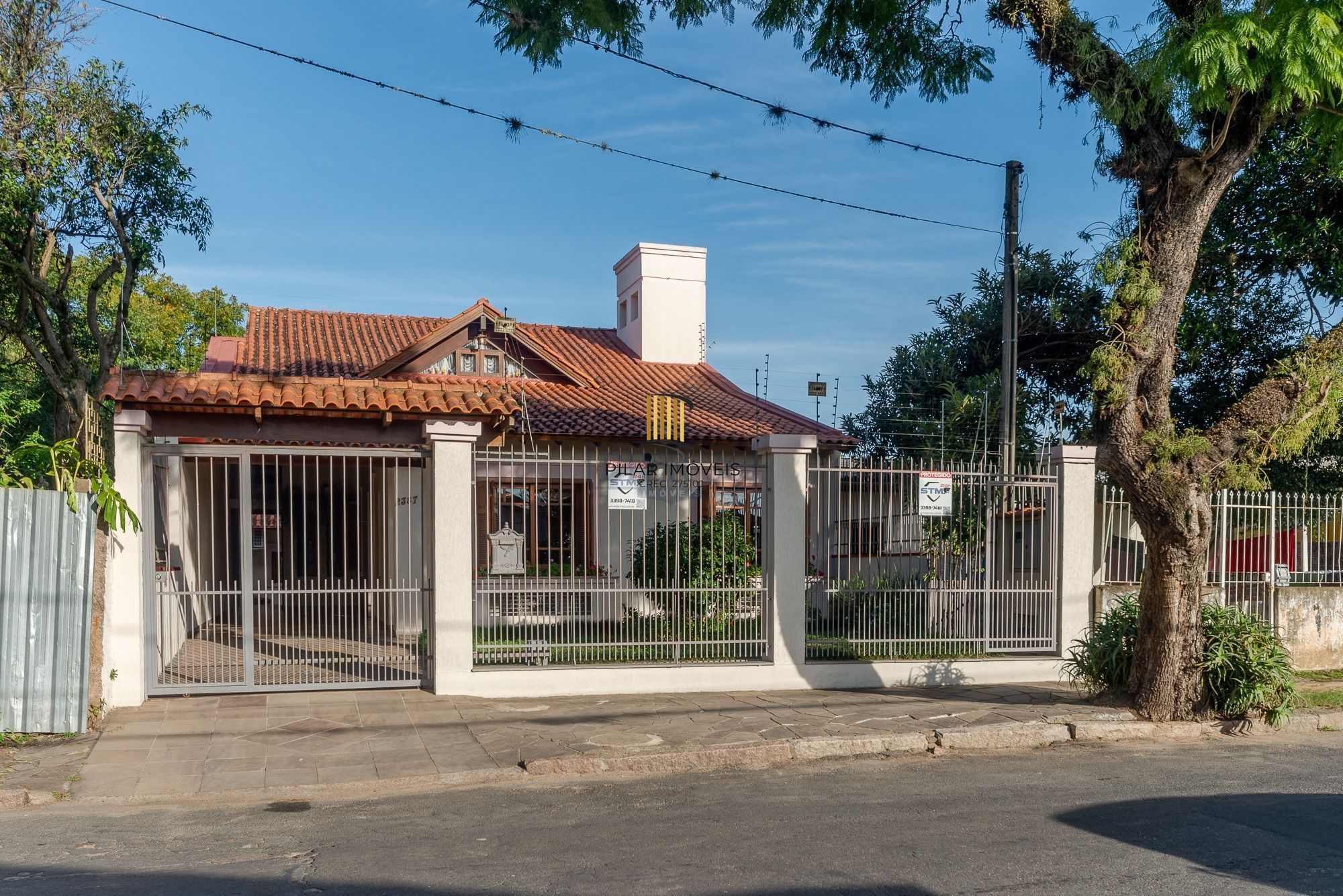 Linda Residência com 4 dormitórios no Bairro Tristeza.