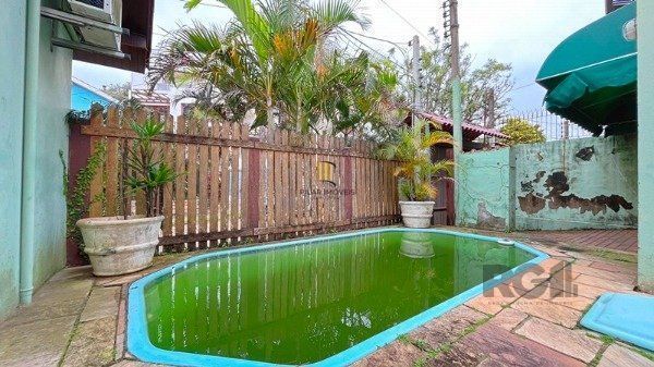 Casa em Porto Alegre, no bairro Ipanema, com 3 dormitório(s), e 3 banheiros