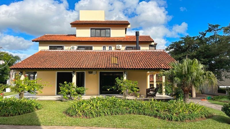 Altos do lago- Com 3 dormitórios, 3 vagas , piscina , Linda e ampla casa em cond