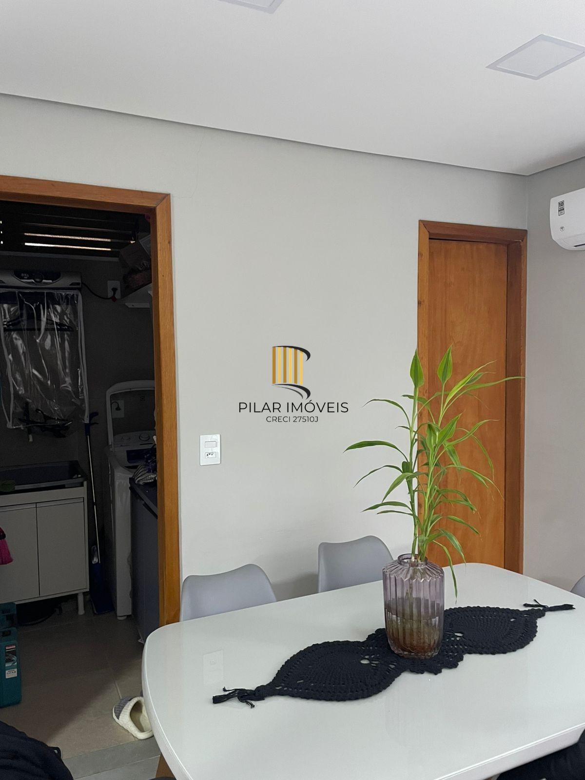 CASA EM CONDOMÍNIO FECHADO NO IPANEMA COM 2 DORMITORIOS 3 BANHEIROS