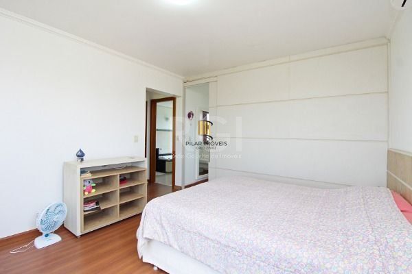 Casa Condominio em Porto Alegre, no bairro Glória, com 3 dormitório(s), e 3 banh