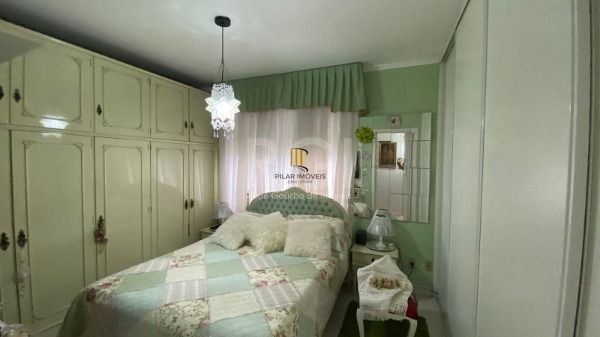 Apartamento em Porto Alegre, no bairro Cristal, com 2 dormitório(s), e 2 banheir