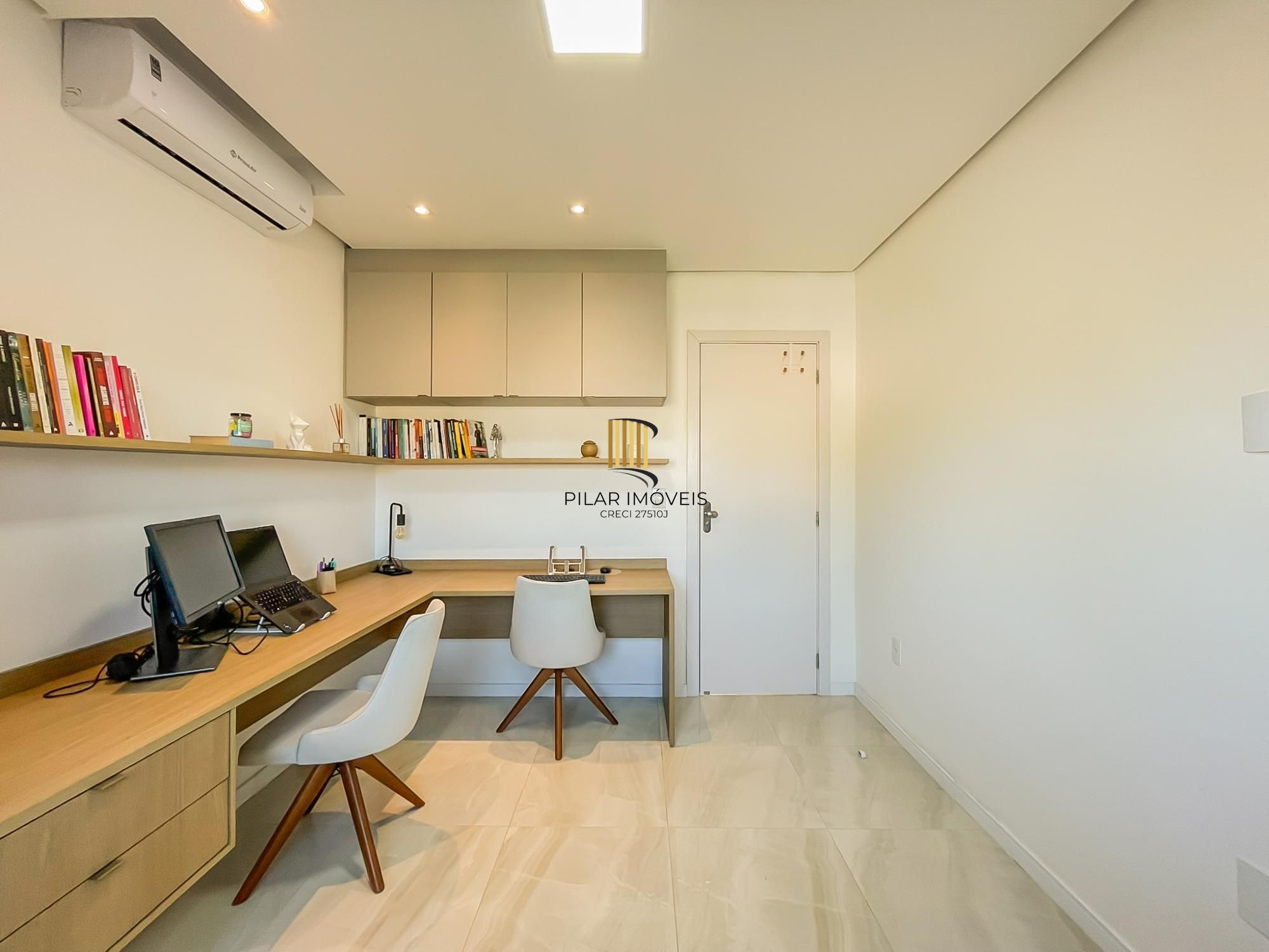 Excelente sobrado em condomínio na Tristeza