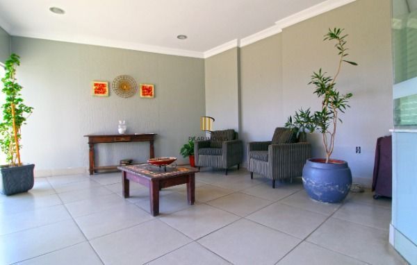 Apartamento em Porto Alegre, no bairro Santa Tereza, com 3 dormitório(s), e 3 ba