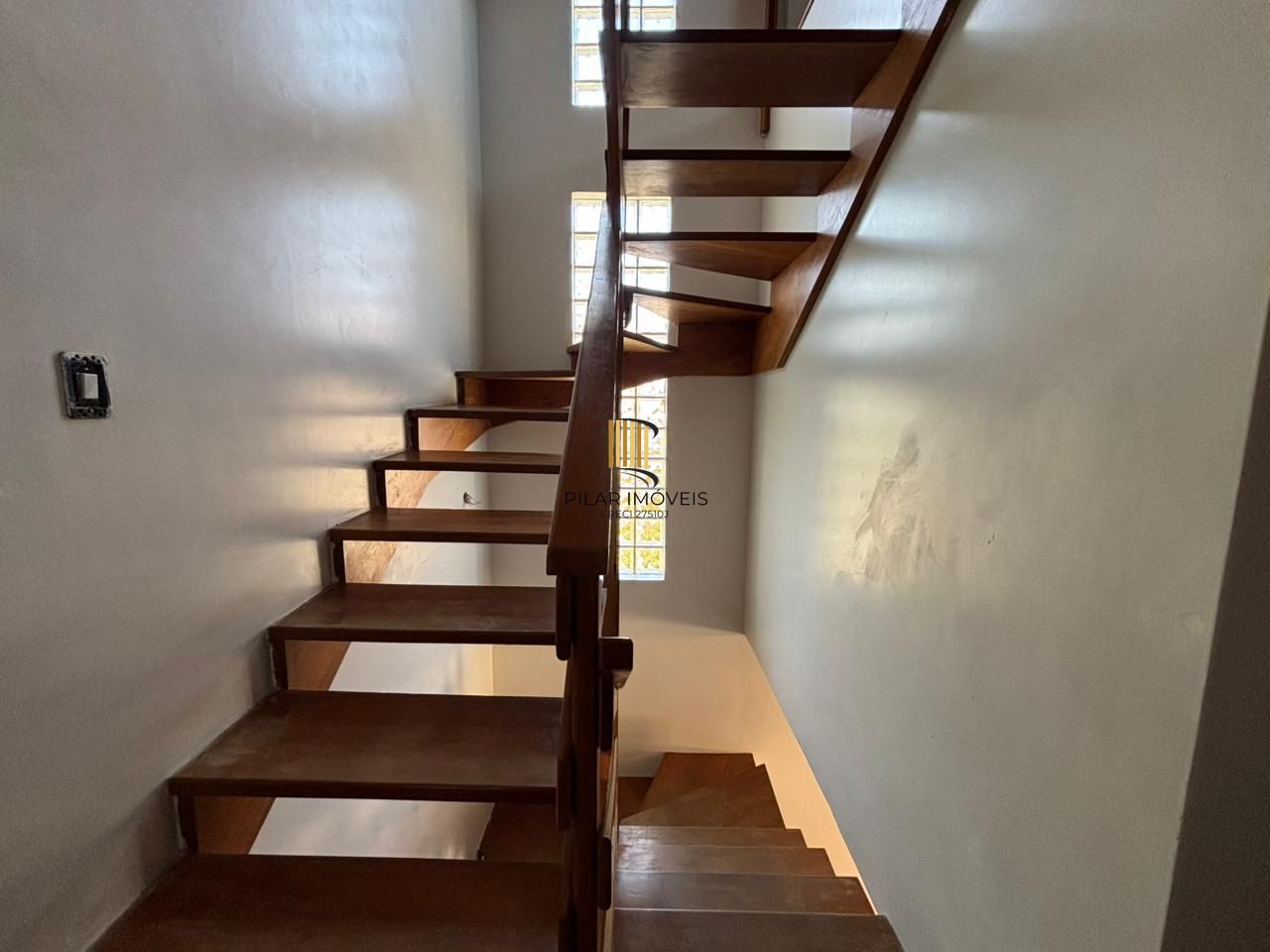 Resodência com 4 dormitórios em condomínio com Energia Solar Privativa.