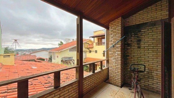 Casa em Porto Alegre, no bairro Ipanema, com 3 dormitório(s), e 3 banheiros