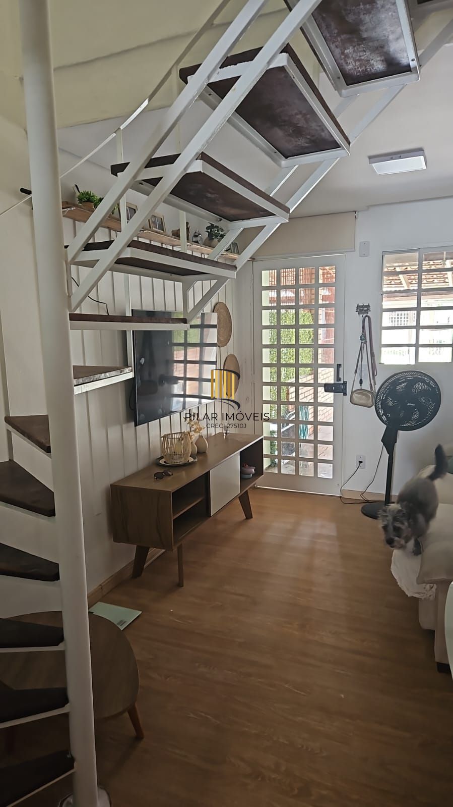 Ótima casa em condomínio, com 2 dormitórios.