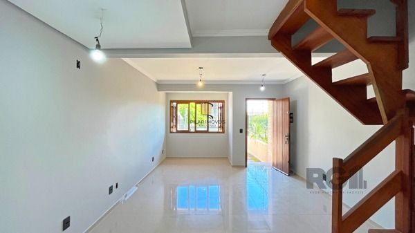 Residência no bairro Guarujá, com 3 dormitório(s), e 3 banheiros, à venda.