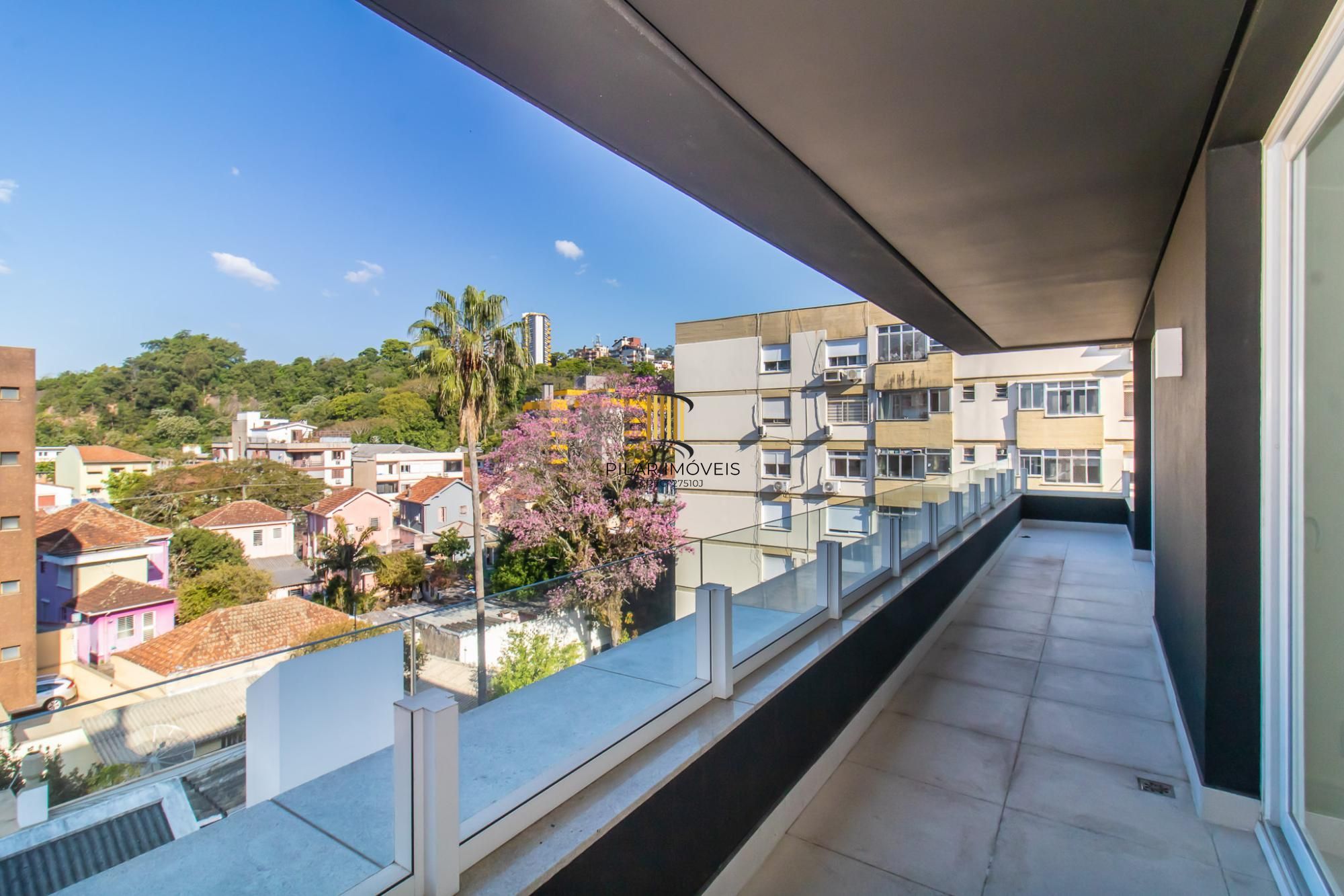 APARTAMENTO DUPLEX - 177m², 3 dormitórios, sendo 3 suites, Menino Deus